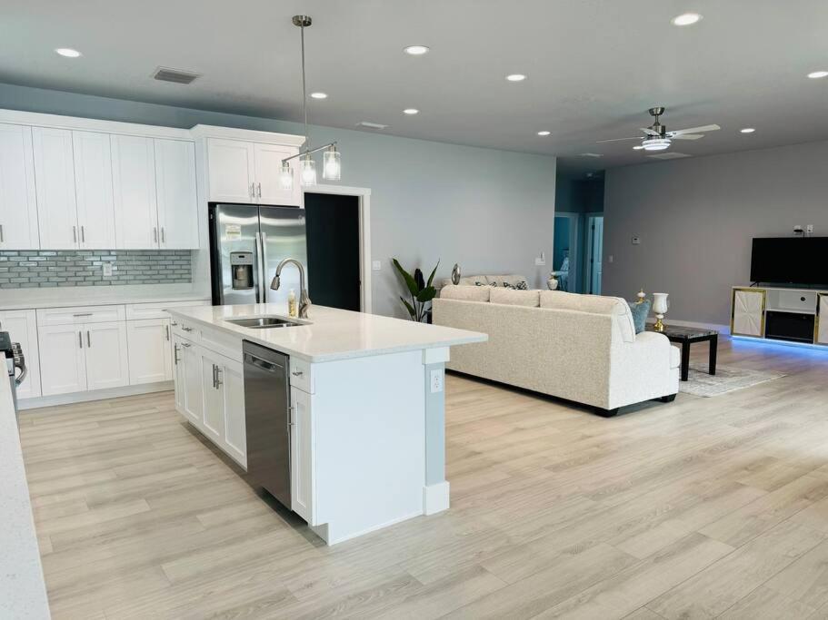 Villa Brand New Tampa Oasis With Private Jacuzzi Retreat Lutz Exterior foto